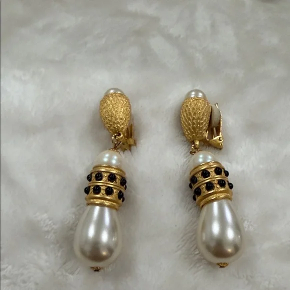 Vintage- Gold Tone Large Clip On Pearl Drop Earrings with Black Accents - Picture 1 of 9